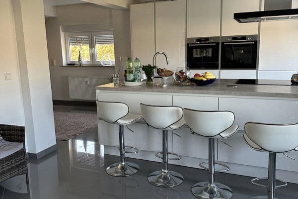 Prenájom bytu 5-izbový 165 m², Leverkusen Prenájom bytu 5-izbový 165 m², Leverkusen