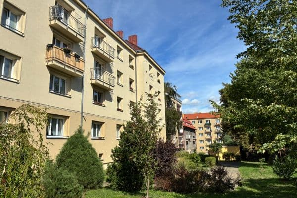 Prenájom bytu 2-izbový 67 m², Kladenská, Praha Prenájom bytu 2-izbový 67 m², Kladenská, Praha