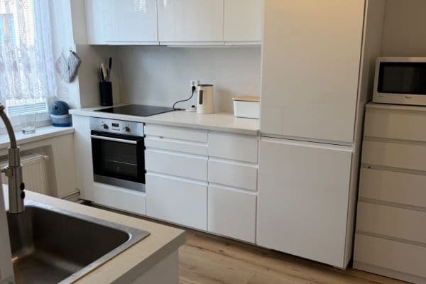Prenájom bytu 2-izbový 58 m², K Šeberovu, Praha Prenájom bytu 2-izbový 58 m², K Šeberovu, Praha