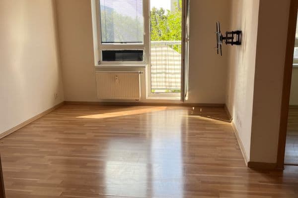 Prenájom bytu 2-izbový 45 m², Spojovací, Milovice Prenájom bytu 2-izbový 45 m², Spojovací, Milovice