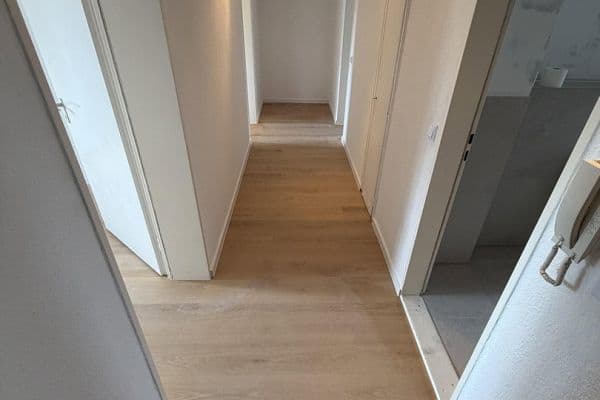 Prenájom bytu 2-izbový 60 m², Frankfurt, Hesensko Prenájom bytu 2-izbový 60 m², Frankfurt, Hesensko