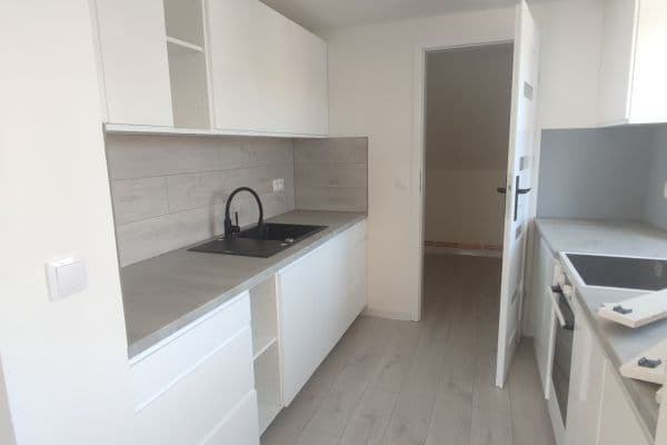 Prenájom bytu 4-izbový 80 m², Borový vrch, Liberec Prenájom bytu 4-izbový 80 m², Borový vrch, Liberec