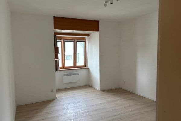 Predaj bytu 1-izbový 32 m², Plzeňská, Praha Predaj bytu 1-izbový 32 m², Plzeňská, Praha