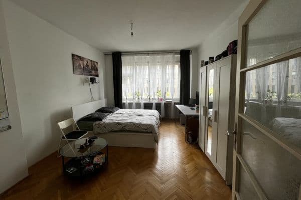 Prenájom bytu 1-izbový 32 m², Pobřežní, Praha Prenájom bytu 1-izbový 32 m², Pobřežní, Praha