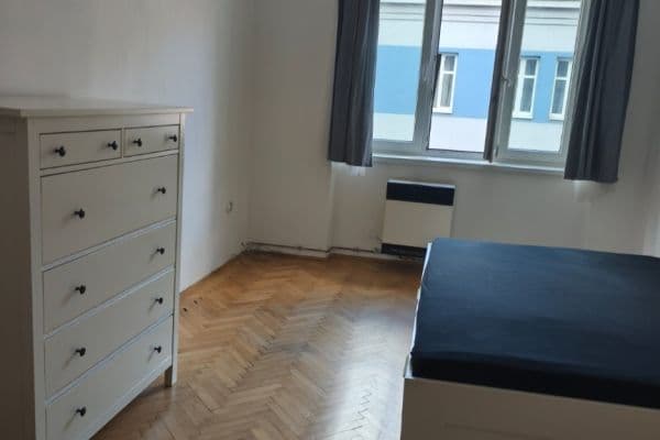 Prenájom bytu 3-izbový 87 m², V Mezihoří, Praha Prenájom bytu 3-izbový 87 m², V Mezihoří, Praha