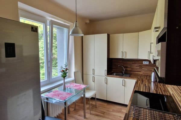 Prenájom bytu 2-izbový 54 m², Pod Lipami, Praha Prenájom bytu 2-izbový 54 m², Pod Lipami, Praha