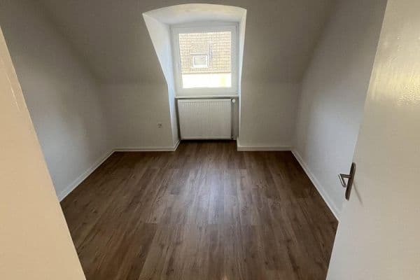 Prenájom bytu 3-izbový 70 m², Hohenzollernstr. 77, Gelsenkirchen Prenájom bytu 3-izbový 70 m², Hohenzollernstr. 77, Gelsenkirchen