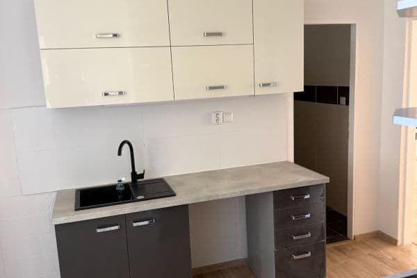 Prenájom bytu 3-izbový 90 m², Balcarova, Ostrava Prenájom bytu 3-izbový 90 m², Balcarova, Ostrava