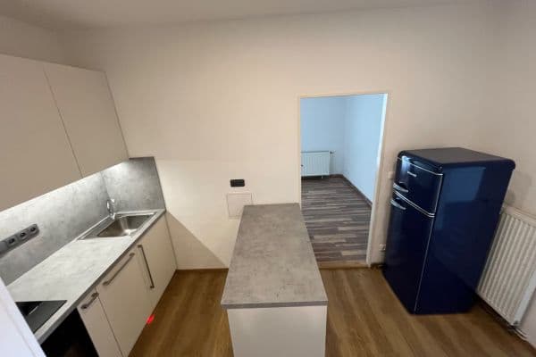 Prenájom bytu 2-izbový 44 m², Karlovotýnská, Nučice Prenájom bytu 2-izbový 44 m², Karlovotýnská, Nučice