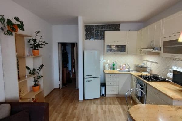 Prenájom bytu 1-izbový 39 m², Tatranská, Banská Bystrica Prenájom bytu 1-izbový 39 m², Tatranská, Banská Bystrica