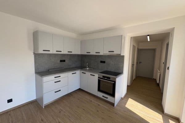 Prenájom bytu 2-izbový 55 m², Bisattova, SO POÚ Třebíč Prenájom bytu 2-izbový 55 m², Bisattova, SO POÚ Třebíč