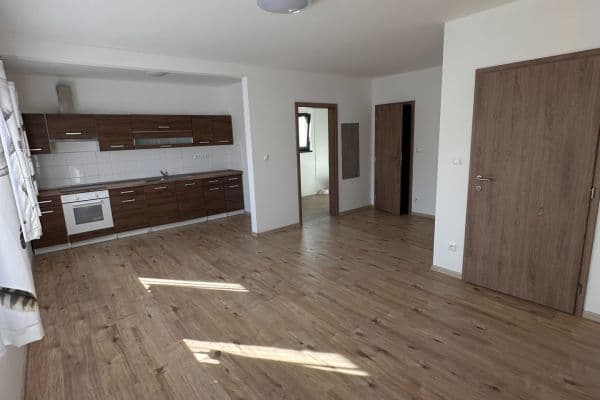 Prenájom bytu 1-izbový 35 m², Ke Brodu, Loděnice Prenájom bytu 1-izbový 35 m², Ke Brodu, Loděnice
