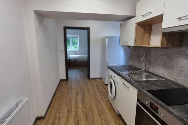 Prenájom bytu 1-izbový 28 m², Rostoklaty Prenájom bytu 1-izbový 28 m², Rostoklaty