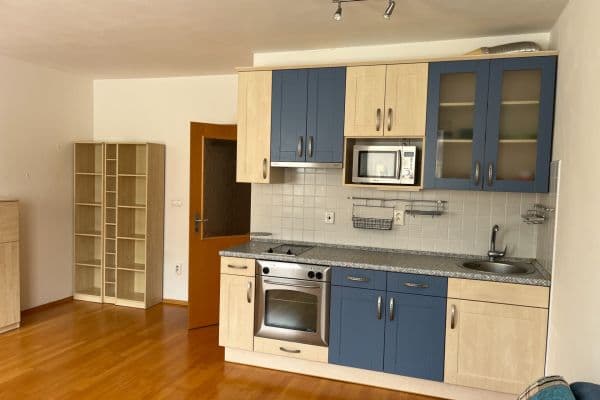 Prenájom bytu 1-izbový 31 m², Kovanecká, Praha Prenájom bytu 1-izbový 31 m², Kovanecká, Praha