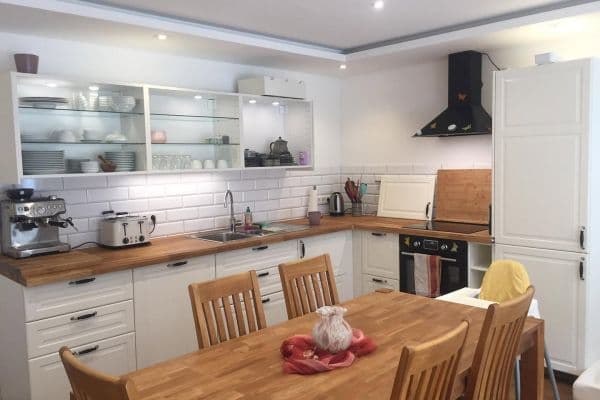 Prenájom bytu 4-izbový 100 m², Augustastraße, Wuppertal Prenájom bytu 4-izbový 100 m², Augustastraße, Wuppertal