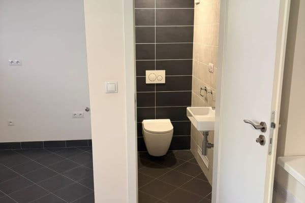 Prenájom nebytového priestoru 17 m², U Mlýna, Praha Prenájom nebytového priestoru 17 m², U Mlýna, Praha
