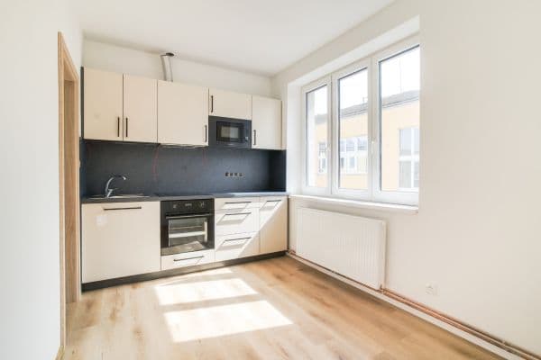 Prenájom bytu 2-izbový 40 m², Komenského, SO POÚ Nová Paka Prenájom bytu 2-izbový 40 m², Komenského, SO POÚ Nová Paka