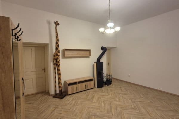 Prenájom bytu 3-izbový 82 m², Sládkovičova, Bratislava - mestská časť Staré Mesto Prenájom bytu 3-izbový 82 m², Sládkovičova, Bratislava - mestská časť Staré Mesto