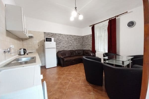 Prenájom bytu 2-izbový 42 m², Slivenecká, Praha Prenájom bytu 2-izbový 42 m², Slivenecká, Praha