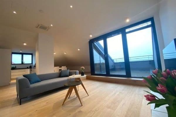 Prenájom bytu 2-izbový 114 m², München, Bavorsko Prenájom bytu 2-izbový 114 m², München, Bavorsko