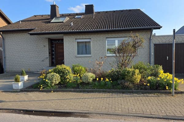 Predaj domu 204 m², pozemok 658 m², Lipper Berg 51, Bedburg Predaj domu 204 m², pozemok 658 m², Lipper Berg 51, Bedburg