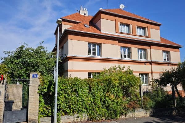 Predaj bytu 3-izbový 97 m², Na Výši, Praha Predaj bytu 3-izbový 97 m², Na Výši, Praha
