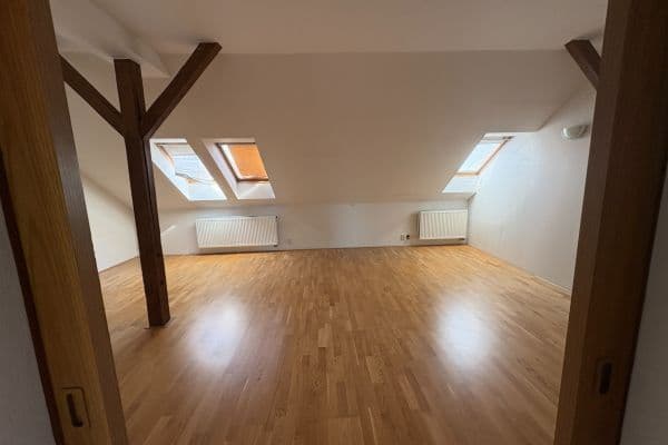 Prenájom bytu 5-izbový 200 m², Milešovská, Praha Prenájom bytu 5-izbový 200 m², Milešovská, Praha