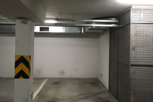 Prenájom garáže 18 m², Novovysočanská, Praha Prenájom garáže 18 m², Novovysočanská, Praha