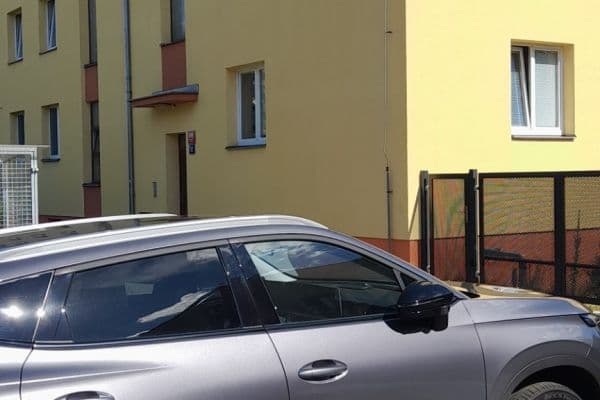 Prenájom bytu 3-izbový 78 m², Lumiérů, Praha Prenájom bytu 3-izbový 78 m², Lumiérů, Praha