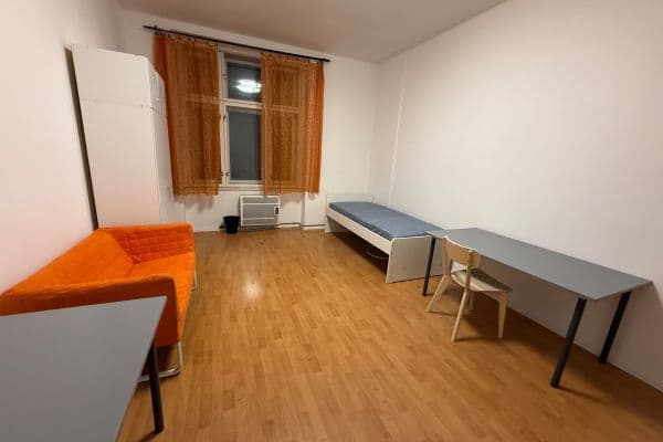 Prenájom bytu 1-izbový 20 m², Sokolovská, Praha Prenájom bytu 1-izbový 20 m², Sokolovská, Praha
