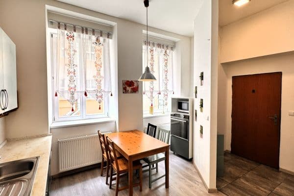 Prenájom bytu 2-izbový 67 m², Balbínova, Praha Prenájom bytu 2-izbový 67 m², Balbínova, Praha