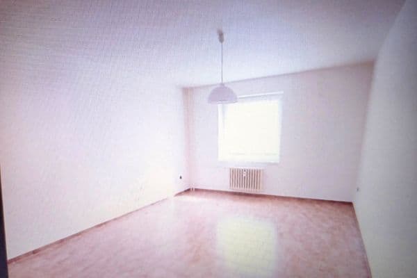 Prenájom bytu 2-izbový 50 m², Dukelská třída, Hradec Králové Prenájom bytu 2-izbový 50 m², Dukelská třída, Hradec Králové