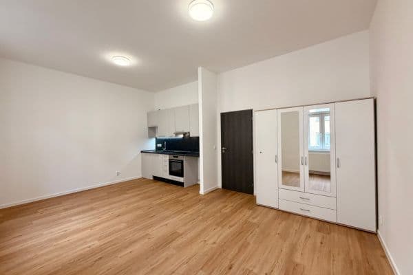 Prenájom bytu 1-izbový 32 m², V Zahradách, Praha Prenájom bytu 1-izbový 32 m², V Zahradách, Praha