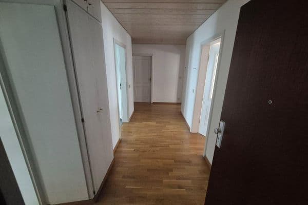 Prenájom bytu 4-izbový 98 m², Stuttgart, Bádensko-Wurttembersko Prenájom bytu 4-izbový 98 m², Stuttgart, Bádensko-Wurttembersko