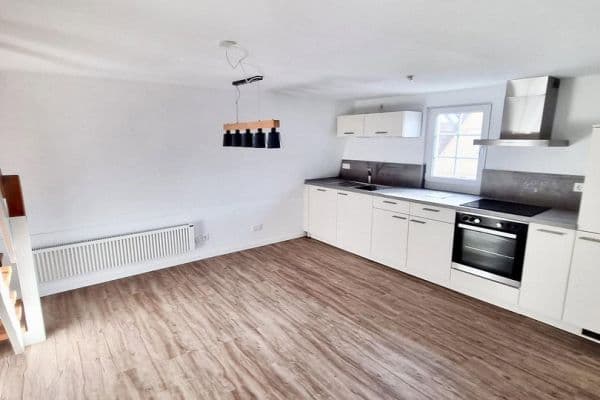 Prenájom bytu 4-izbový 90 m², Simmozheim Prenájom bytu 4-izbový 90 m², Simmozheim