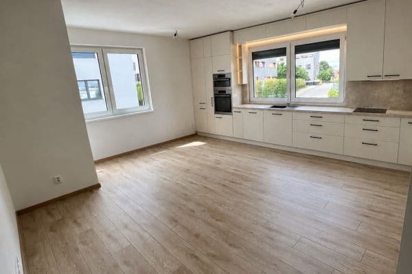 Prenájom bytu 2-izbový 56 m², Stromovka, Havlíčkův Brod, Kraj Vysočina Prenájom bytu 2-izbový 56 m², Stromovka, Havlíčkův Brod, Kraj Vysočina