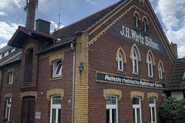Prenájom bytu 4-izbový 92 m², Burscheider Str. 106b, Leverkusen Prenájom bytu 4-izbový 92 m², Burscheider Str. 106b, Leverkusen