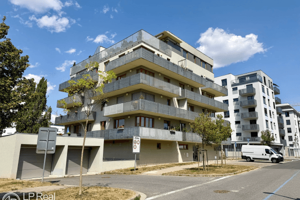 Predaj bytu 3-izbový 80 m², Divíškové, Praha Predaj bytu 3-izbový 80 m², Divíškové, Praha