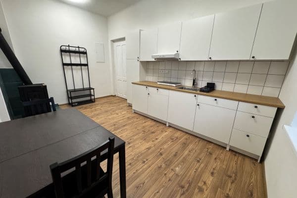 Prenájom bytu 1-izbový 36 m², Jesenný Prenájom bytu 1-izbový 36 m², Jesenný