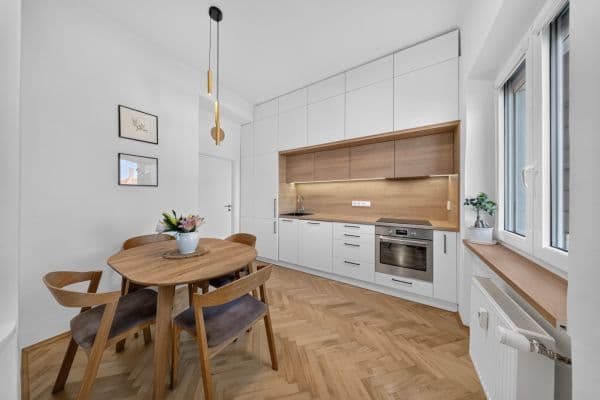 Predaj bytu 3-izbový 61 m², Biskupcova, Praha Predaj bytu 3-izbový 61 m², Biskupcova, Praha