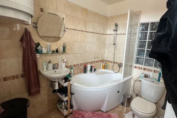 Prenájom bytu 1-izbový 33 m², Mečislavova, Praha Prenájom bytu 1-izbový 33 m², Mečislavova, Praha