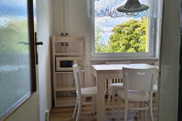Prenájom bytu 3-izbový 71 m², Chvatěrubská, Praha Prenájom bytu 3-izbový 71 m², Chvatěrubská, Praha