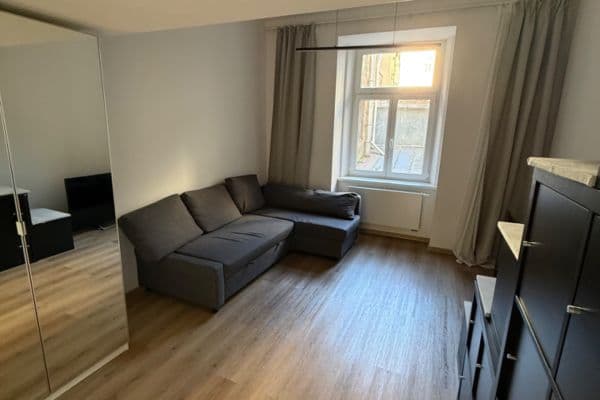 Prenájom bytu 2-izbový 38 m², Brožíkova, Praha Prenájom bytu 2-izbový 38 m², Brožíkova, Praha