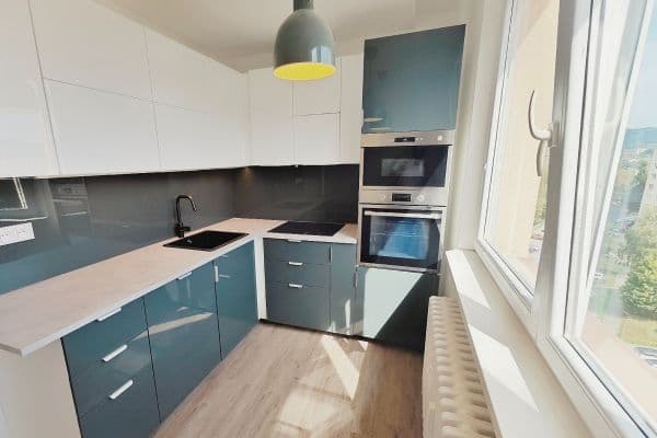 Predaj bytu 3-izbový 68 m², Okružní, Vsetín Predaj bytu 3-izbový 68 m², Okružní, Vsetín