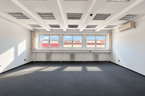Prenájom kancelárie 28 m², Pernerova, Praha Prenájom kancelárie 28 m², Pernerova, Praha