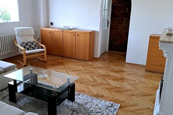 Prenájom bytu 3-izbový 65 m², Rumunská, Čelákovice Prenájom bytu 3-izbový 65 m², Rumunská, Čelákovice