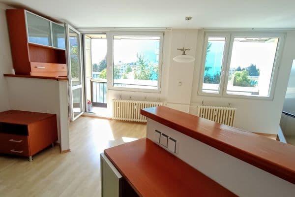 Prenájom bytu 3-izbový 76 m², Pod Strání, Praha Prenájom bytu 3-izbový 76 m², Pod Strání, Praha