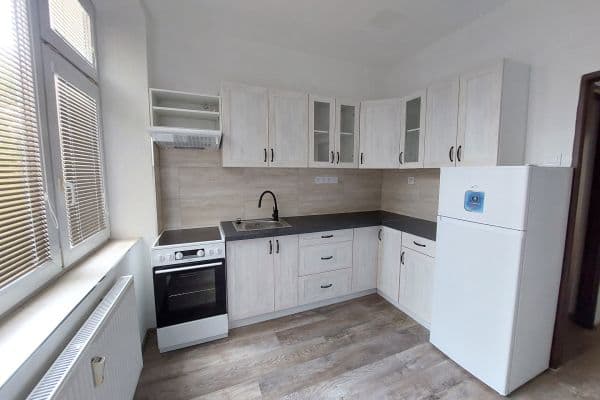 Prenájom bytu 1-izbový 33 m², Celní, Karlovy Vary Prenájom bytu 1-izbový 33 m², Celní, Karlovy Vary