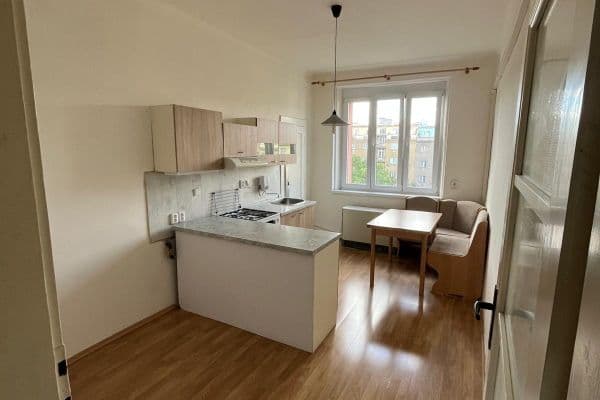 Prenájom bytu 1-izbový 43 m², Maroldova, Praha Prenájom bytu 1-izbový 43 m², Maroldova, Praha
