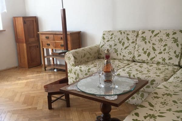 Prenájom bytu 2-izbový 53 m², Jahodová, Karlovy Vary Prenájom bytu 2-izbový 53 m², Jahodová, Karlovy Vary